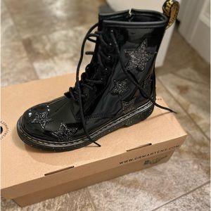 Dr. Martens Patent Lamper+ Cosmic Glitter 
Never worn Blk glitter, size US 6